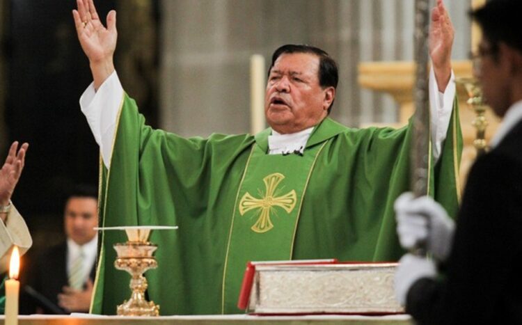 NORBERTO RIVERA FUE INTUBADO POR COVID-19