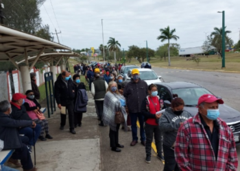 SATURAN LOS MÓDULOS PARA RECIBIR LA DOSIS CONTRA EL CORONAVIRUS EN ALTAMIRA; SOLO HAY 800 VACUNAS