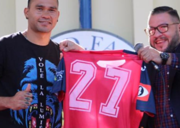 PRESENTAN AL «GULLIT» PEÑA, CON EL CLUB DEPORTIVO FAS DE EL SALVADOR