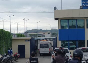 AL MENOS 50 REOS MUEREN EN ECUADOR A CAUSA DE AMOTINAMIENTOS EN TRES CÁRCELES DEL PAÍS, ANUNCIA LA POLICÍA
