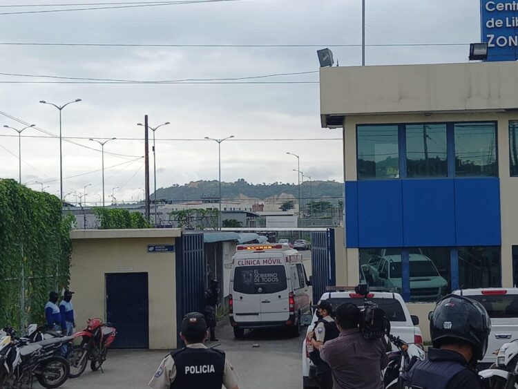 AL MENOS 50 REOS MUEREN EN ECUADOR A CAUSA DE AMOTINAMIENTOS EN TRES CÁRCELES DEL PAÍS, ANUNCIA LA POLICÍA