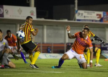 CORRECAMINOS PERDIÓ EL INVICTO EN CASA AL CAER 0-2 CONTRA LOS LEONES NEGROS