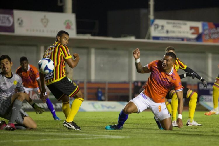 CORRECAMINOS PERDIÓ EL INVICTO EN CASA AL CAER 0-2 CONTRA LOS LEONES NEGROS