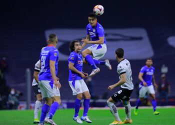 Cruz Azul hace gran partido y golea al Querétaro en el Azteca