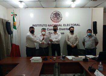 EL DIRIGENTE DE RSP ACOMPAÑA EN SU REGISTRO A LA FÓRMULA POR EL DISTRITO 03 CON CABECERA EN RIO BRAVO