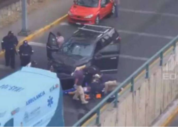 ATROPELLAN A ASALTANTES QUE ROBARON 200 MIL PESOS EN NAUCALPAN (VIDEO)