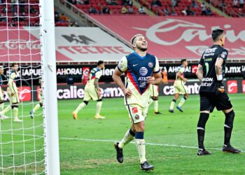 (3-0) AMÉRICA HUMILLA A CHIVAS
