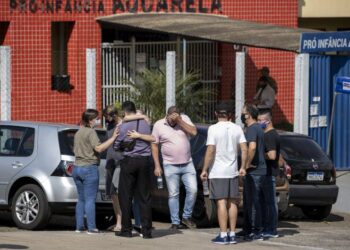 HOMBRE MATA VARIOS NIÑOS Y MAESTRA EN GUARDERÍA EN BRASIL