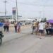 BLOQUEAN CARRETERA INTEREJIDAL; LLEVAN CINCO DÍAS SIN LUZ