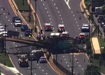 COLAPSÓ DE PUENTE PEATONAL DEJA VARIOS HERIDOS EN ESTADOS UNIDOS