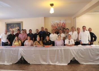 CARMEN LILIA CANTUROSAS AYUDARÁ A RESTAURANTEROS A RECUPERARSE DE LA CRISIS
