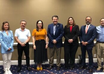 CARMEN LILIA CANTUROSAS PARTICIPA EN REUNIÓN BINACIONAL PARA IMPULSAR LA COMPETITIVIDAD DE NUEVO LAREDO