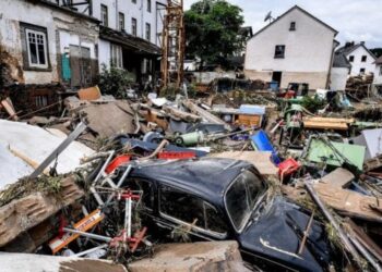 RÍOS DESBORDADOS EN ALEMANIA DEJAN 33 MUERTOS Y DECENAS DE DESAPARECIDOS