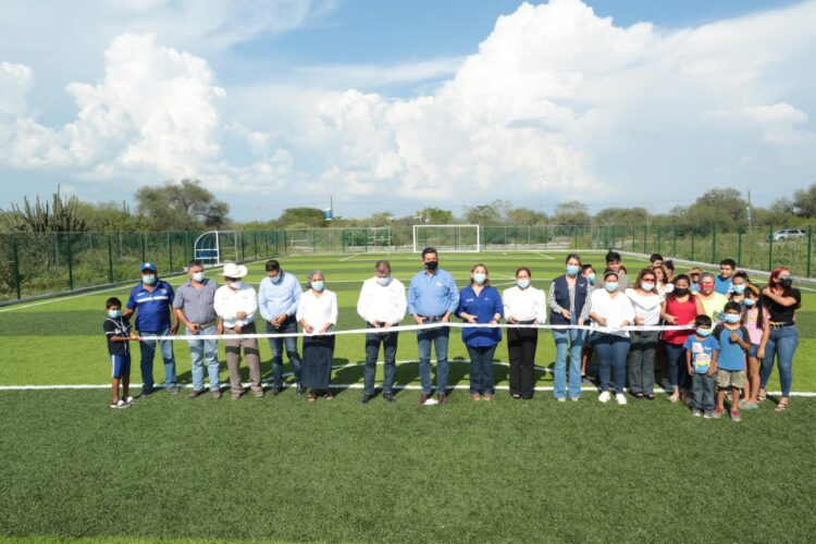 INAUGURA EL GOBERNADOR, FRANCISCO GARCÍA CABEZA DE VACA OBRAS EN CASAS