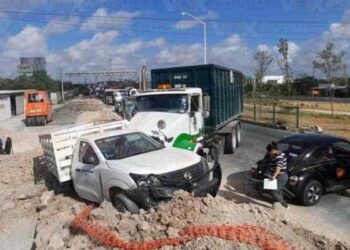 CAMIÓN DE BASURA PROVOCA APARATOSA CARAMBOLA EN CARRETERA DE REYNOSA