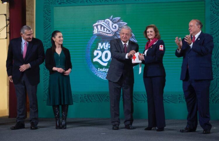 ARRANCA COLECTA DE LA CRUZ ROJA; AMLO PIDE APOYO DE LA SOCIEDAD