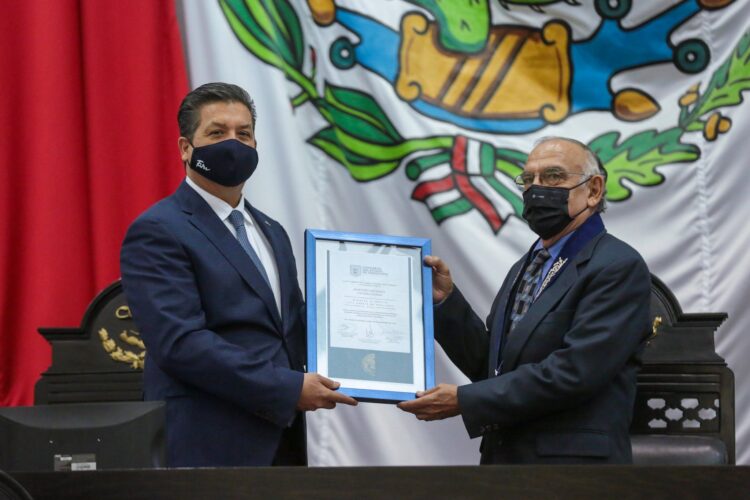 EL REYNOSENSE ARTEMIO GUERRA GARZA RECIBE MEDALLA “LUIS GARCÍA DE ARELLANO”