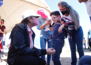 VACUNAN CONTRA COVID A NIÑOS NEOLAREDENSES DE 5 A 11 AÑOS