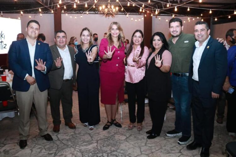 MAKI ORTIZ UNA SERVIDORA PÚBLICA QUE HABLA CON TRABAJO