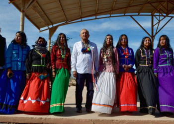 PRESIDENTE ESCUCHA PETICIONES DEL PUEBLO SERI DE SONORA; REITERA COMPROMISO CON COMUNIDADES INDÍGENAS