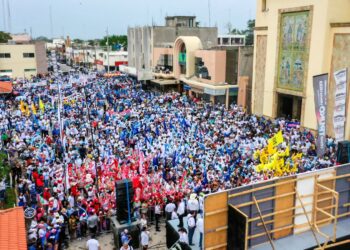 MAS DE 15 MIL EN LA PLAZA PRINCIPAL DEL MANTE; CESAR EL TRUKO VERÁSTEGUI ES EL PRÓXIMO GOBERNADOR