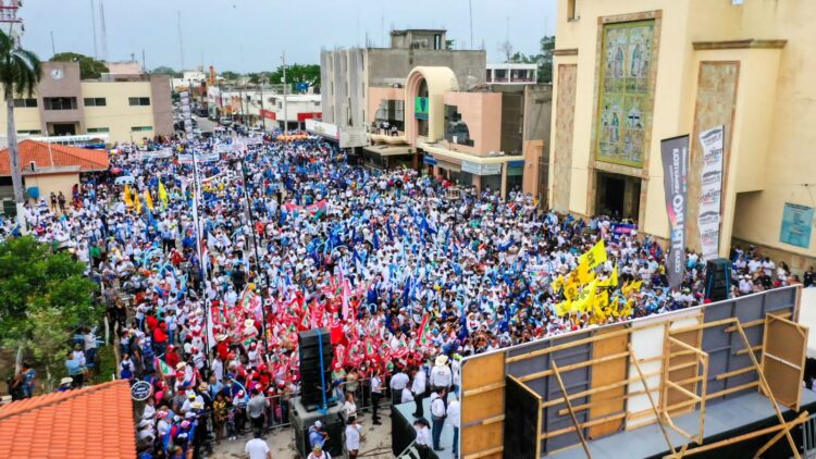 MAS DE 15 MIL EN LA PLAZA PRINCIPAL DEL MANTE; CESAR EL TRUKO VERÁSTEGUI ES EL PRÓXIMO GOBERNADOR