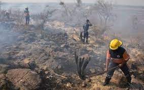 YA UN MES DEL INCENDIO EN EL CIELO Y SE MANTIENE ACTIVO