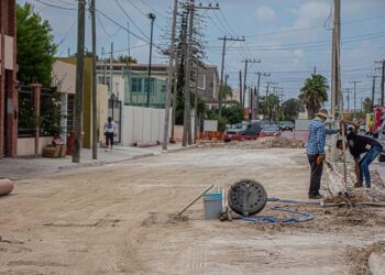 CONTINÚA Gobierno De Matamoros TRABAJANDO EN REHABILITACIÓN DE DRENAJE SANITARIO EN LA CARLOS SALAZAR.