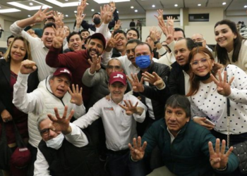 UNIVERSITARIOS ESTÁN CON JR