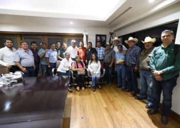 OFRECE GOBERNADOR APOYO A SORGUEROS