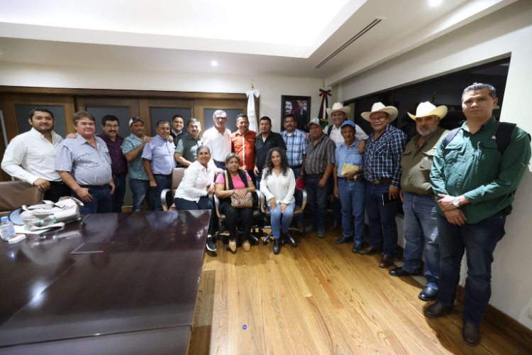 OFRECE GOBERNADOR APOYO A SORGUEROS