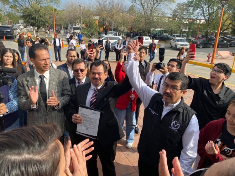 UNIVERSITARIOS QUIEREN QUE DÁMASO ANAYA ALVARADO SIGA SIENDO RECTOR DE LA UAT