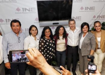 EN UNIDAD, SE REGISTRAN OLGA SOSA Y JR AL SENADO, CON EL RESPALDO DE ASPIRANTES A DIPUTADOS FEDERALES POR MORENA.