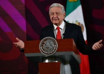 AMLO APLAUDE QUE EL INE NO CANCELE SUS CONFERENCIAS