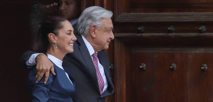 CLAUDIA SHEINBAUM ANUNCIA QUE ACOMPAÑARÁ A AMLO EN SU ‘GIRA DEL ADIÓS’, PERO EN VUELOS COMERCIALES: