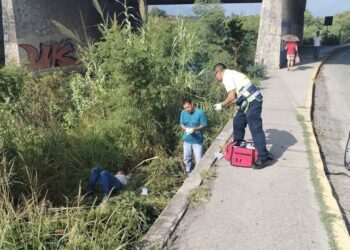 MOTOCICLISTA SUFRE ACCIDENTE Y CAE AL RÍO SAN MARCOS EN CIUDAD VICTORIA