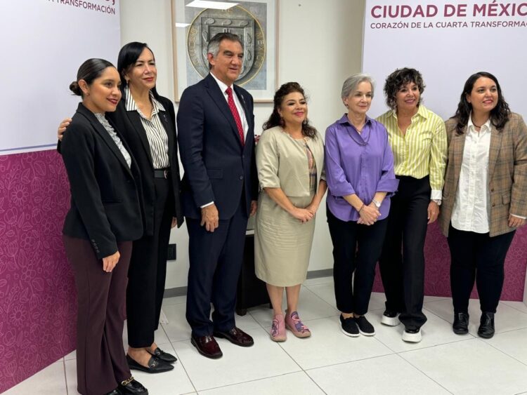 EL GOBERNADOR DE TAMAULIPAS Y LA PRESIDENTA DEL DIF SE REÚNEN CON CLARA BRUGADA PARA FORTALECER PROGRAMAS SOCIALES