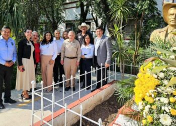PEPE BRAÑA RINDE HOMENAJE A JESÚS GARCÍA CORONA EN CEREMONIA CÍVICA