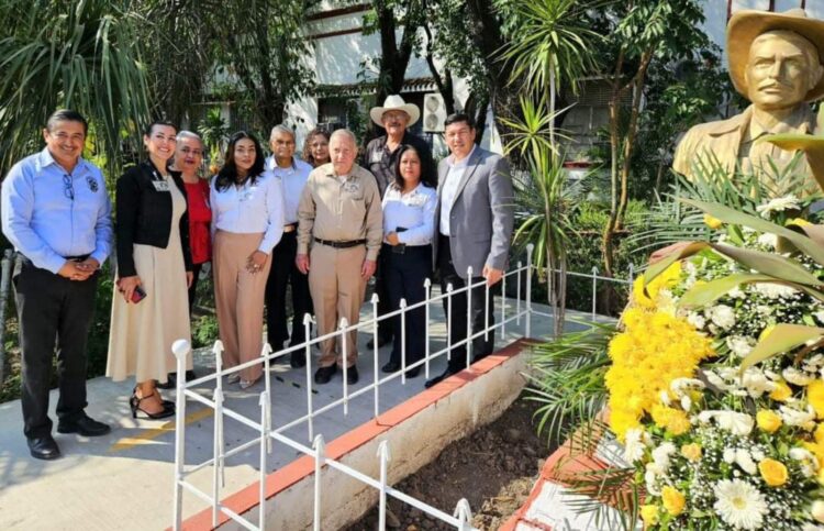 PEPE BRAÑA RINDE HOMENAJE A JESÚS GARCÍA CORONA EN CEREMONIA CÍVICA