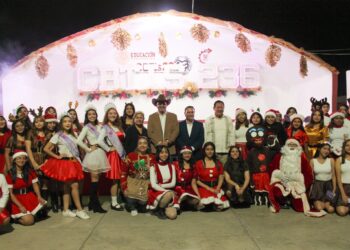 EL CBTIS 236 ENCIENDE LA MAGIA DE LA NAVIDAD CON UN EVENTO LLENO DE ALEGRÍA