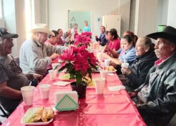 ORGANIZAN POSADA NAVIDEÑA PARA ADULTOS MAYORES EN MIQUIHUANA