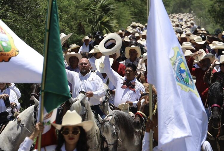 Héctor Villegas encabeza cabalgata por el 408° aniversario de Jaumave en representación del gobernador Américo Villarreal