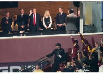 DONALD TRUMP ES ABUCHEADO DURANTE PARTIDO DE LA NFL EN WASHINGTON