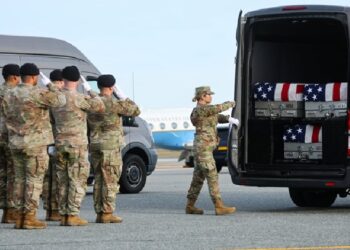 Estados Unidos responde con ofensiva aérea contra el ISIS en Siria