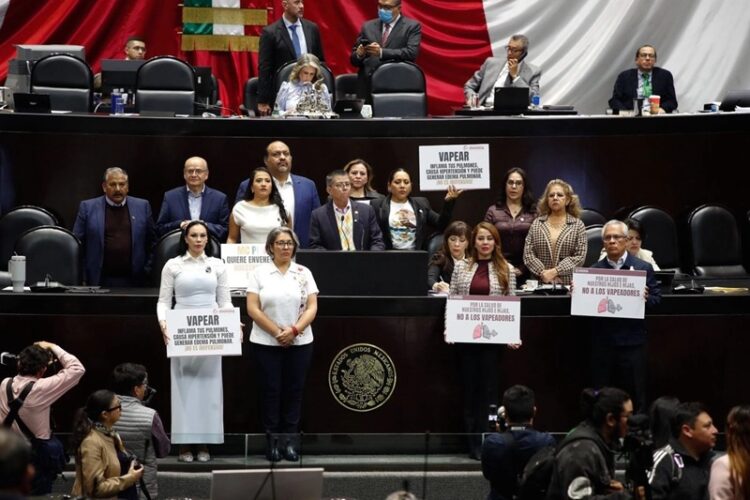 Diputados aprueban prohibición total de vapeadores en México