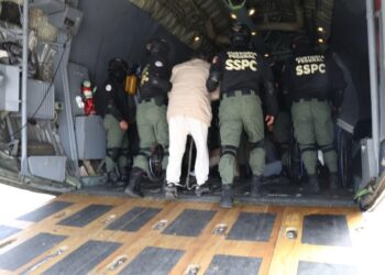 MÉXICO TRASLADA A 37 CRIMINALES DE ALTO IMPACTO A ESTADOS UNIDOS