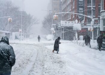 Potente ciclón invernal paraliza Nueva York y mantiene en alerta a autoridades
