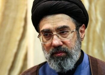 Irán ante la sucesión: entre la tradición clerical y la presión del poder