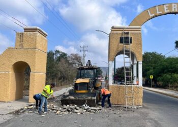 Llera fortalece su identidad con la rehabilitación de sus arcos de entrada