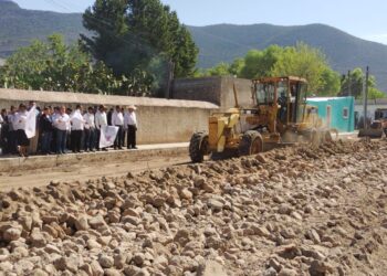 Arranca pavimentación en calle Matamoros; beneficiará a más de 600 habitantes en Miquihuana